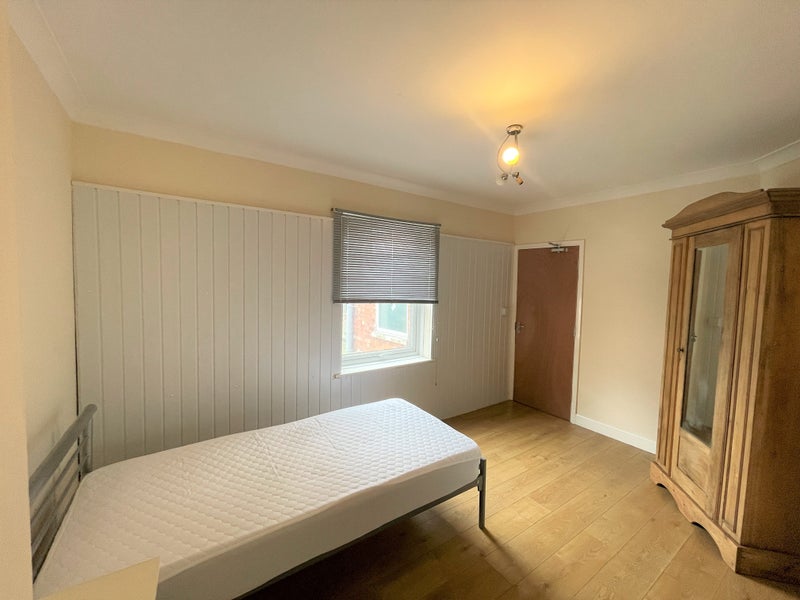 Photo 1: Room 2 - £475pcm