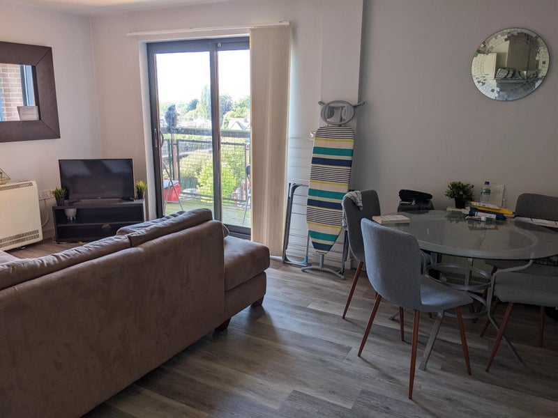 'Spacious double room available in East Didsbury' Room to Rent from