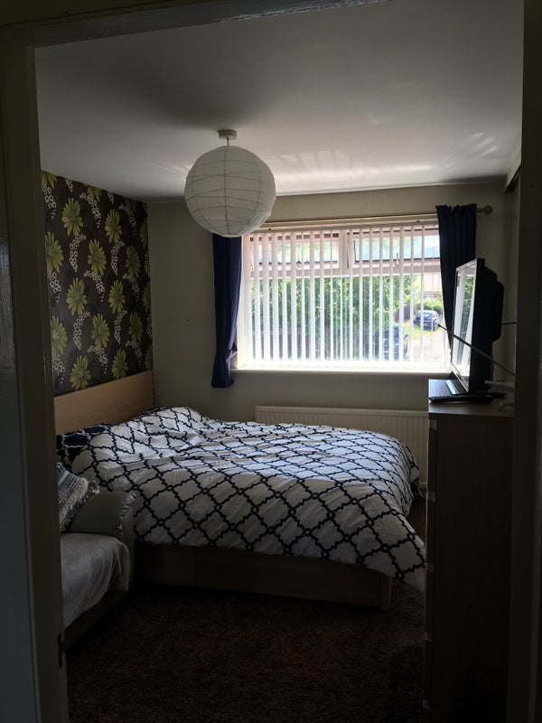 'Double room in Ellesmere Port' Room to Rent from SpareRoom