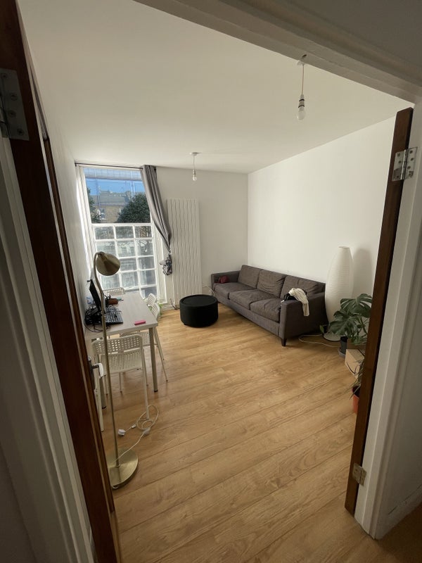 'Double Bed Flat 1 Minute From Angel' Room to Rent from SpareRoom