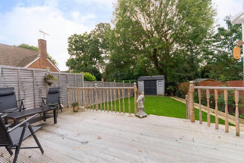 'Spacious room in Latimer Close' Room to Rent from SpareRoom