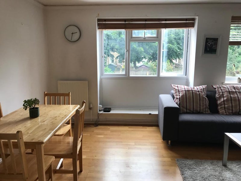 'Double room Balham in 3 bed flat with garden !!' Room to Rent from