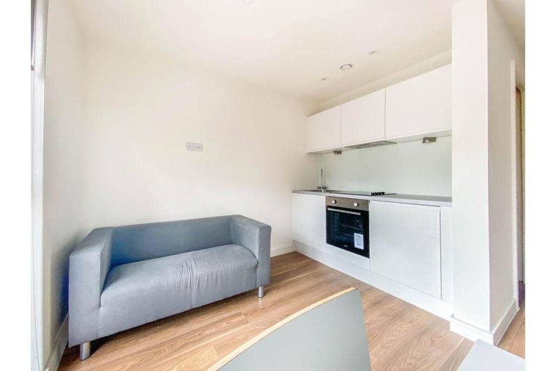 'Modern Studio in Centre' Room to Rent from SpareRoom