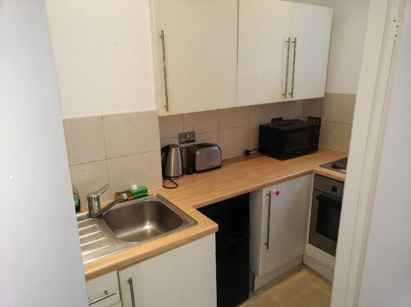 'Highbury**Large Double Studio Flat** Self Conained' Room to Rent from