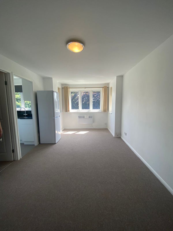 'Newly refurbished 1 bed flat in Enfield Town, EN1' Room to Rent from