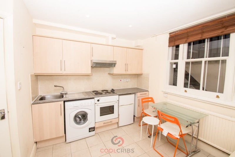 'Studio in Westbourne Grove Terrace, Bayswater, W2' Room to Rent from