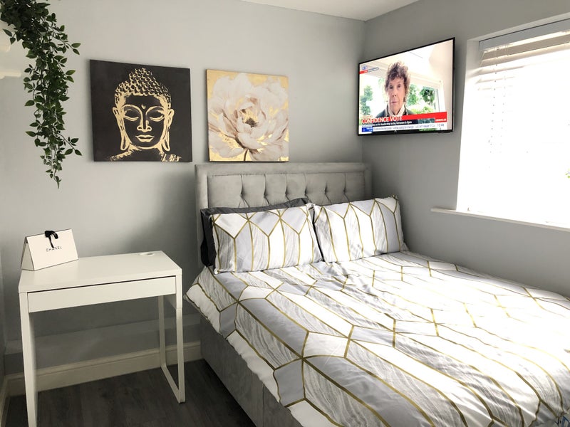 Photo 1: Bedroom