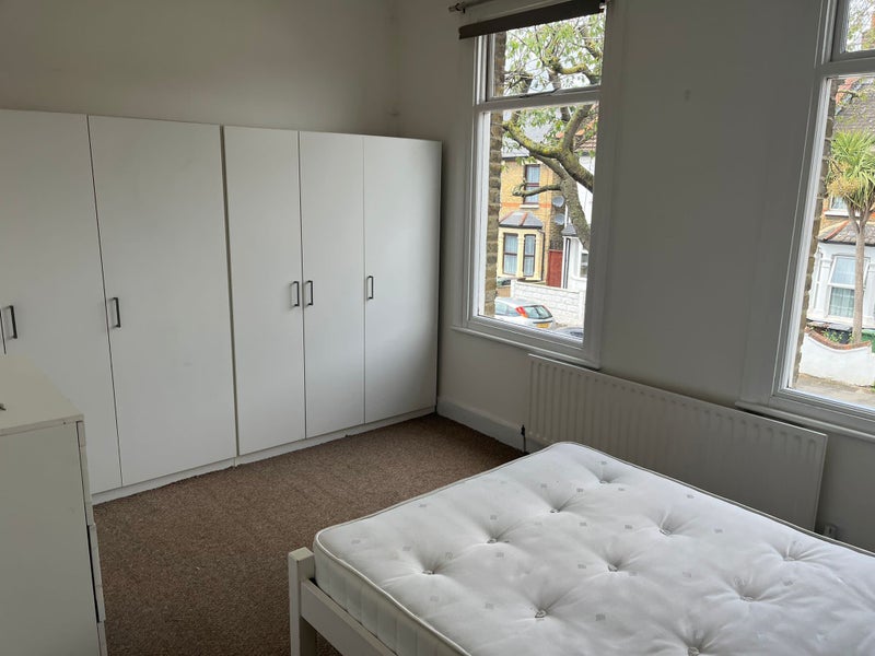 'One large double room (single occupancy only)' Room to Rent from SpareRoom