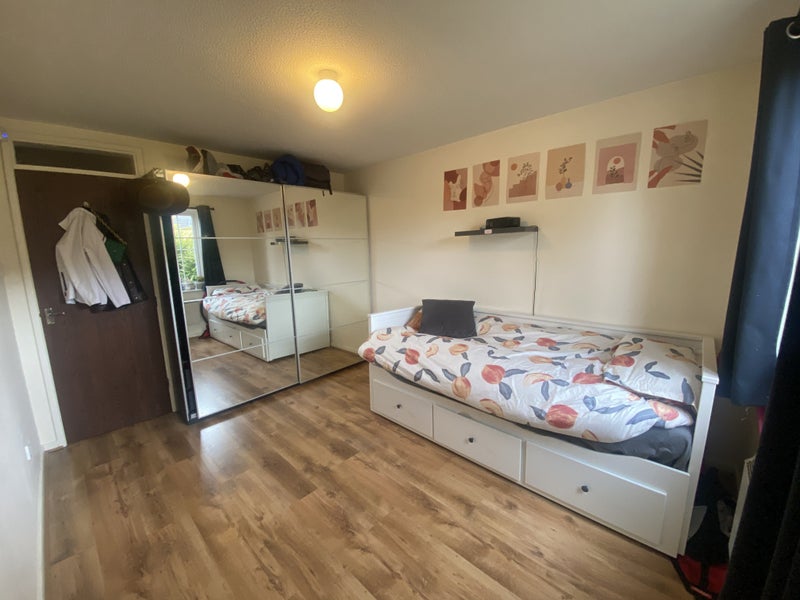 'St Peters Basin Single/double room in 2 bed flat' Room to Rent from SpareRoom