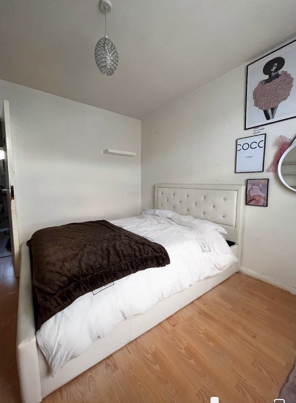 'Flat share in Borehamwood' Room to Rent from SpareRoom