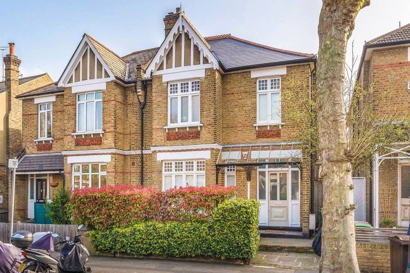 'Large bedrooms, cosy house, plenty of walks nearby' Room to Rent from