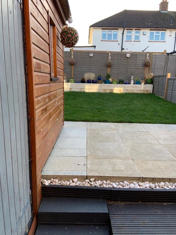 Photo 1: Garden