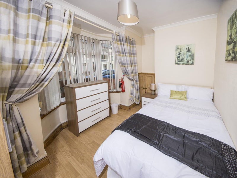 'Double Room To Let Just Off Ormeau Rd' Room to Rent from SpareRoom