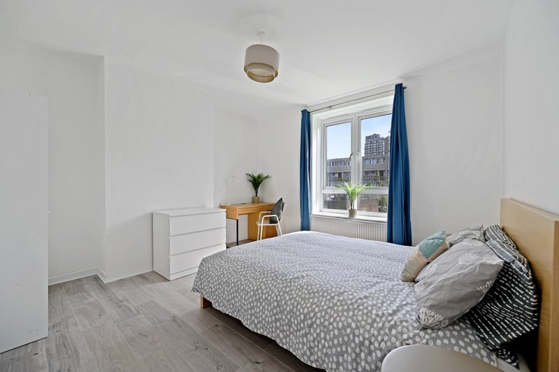 '3/4 Double Bedroom at House Vauxhall' Room to Rent from SpareRoom