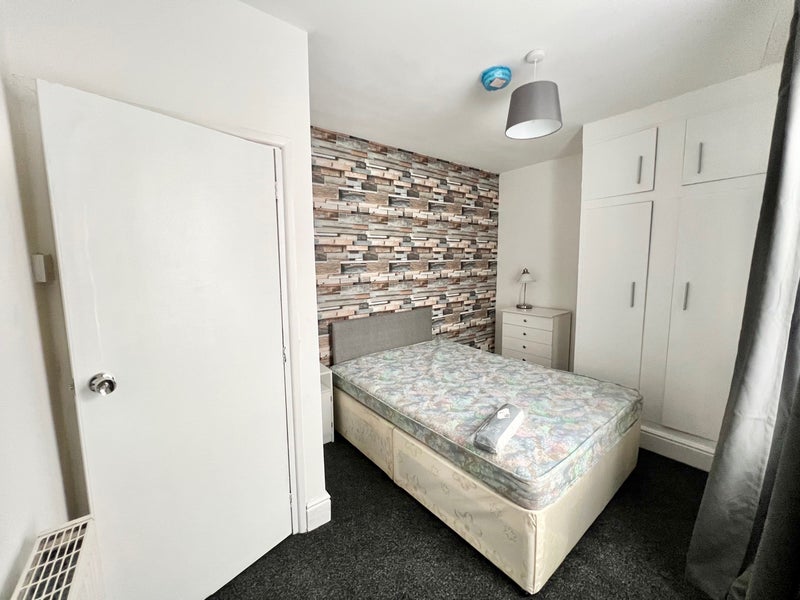 Photo 1: Bedroom (1) - Available 