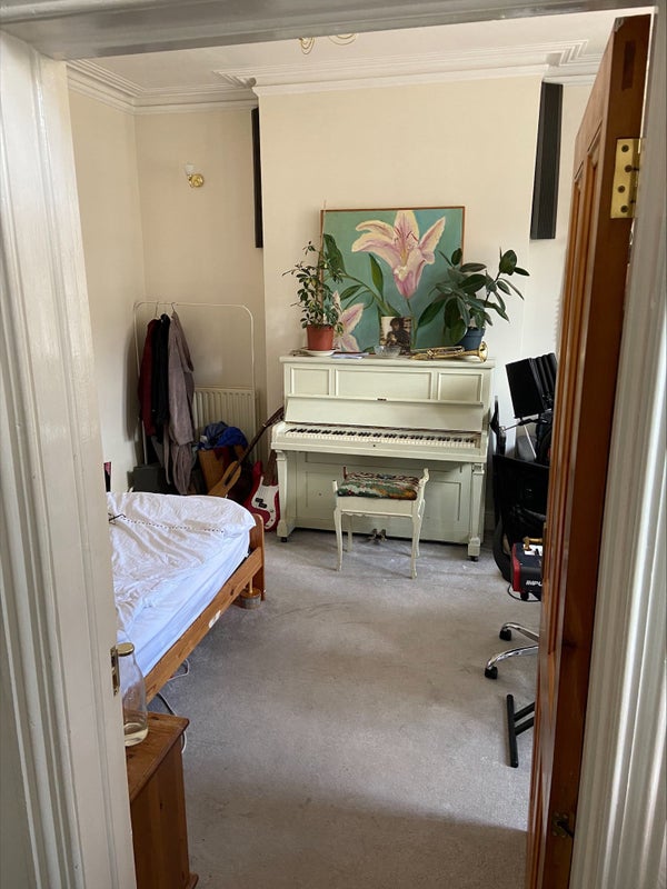 'Big and bright double room in Hither Green/Catford' Room to Rent from SpareRoom