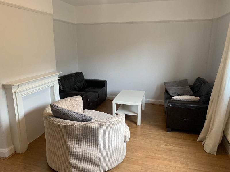 '2 Rooms avaialble to rent in Levenshulme' Room to Rent from SpareRoom