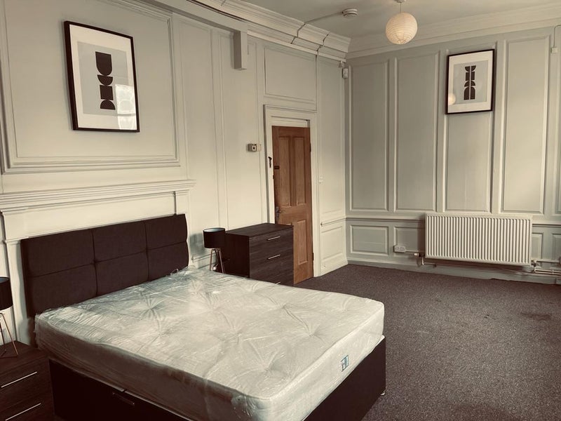 Photo 1: Very large room fully furnished with great storage. 