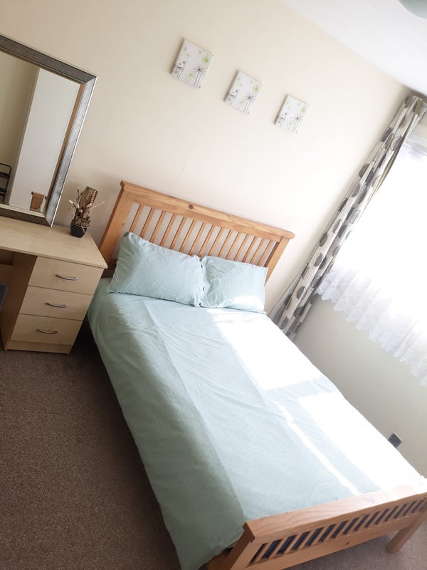 Room To Let 'Large Double Room To Let' Room to Rent from SpareRoom
