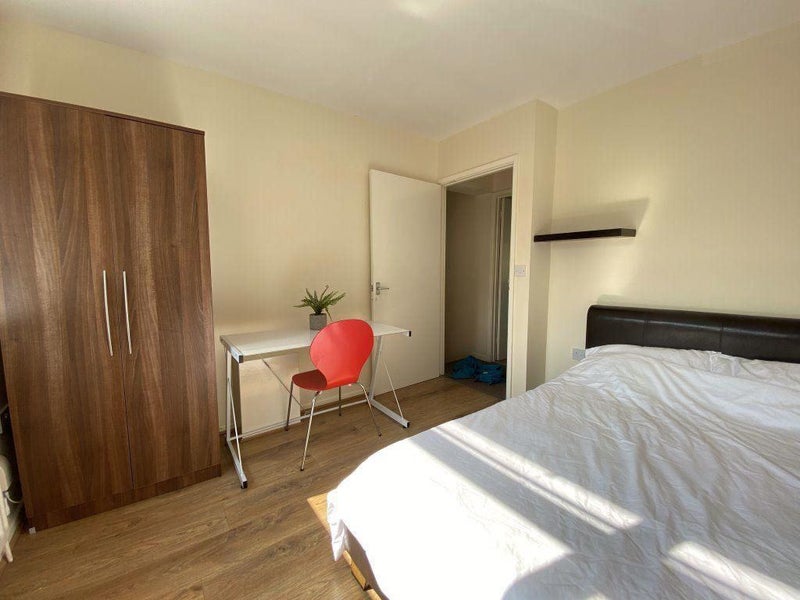 '6 Bedroom Student House Share in Loughborough ' Room to Rent from