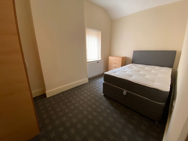 '1 Double Room Available Now IN Moston ' Room to Rent from SpareRoom