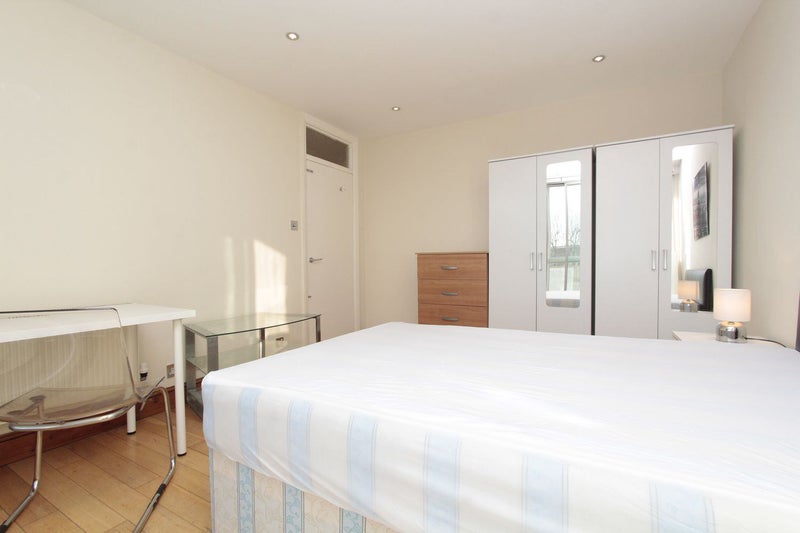 'Hammersmith 4 Rooms Available ' Room to Rent from SpareRoom