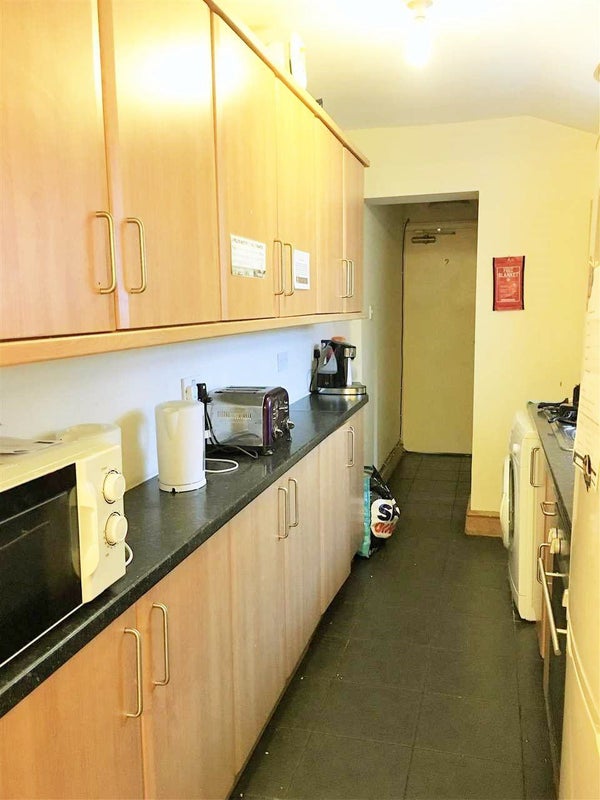 'Beautiful Room-Discount on 1st Month Rent!' Room to Rent from SpareRoom