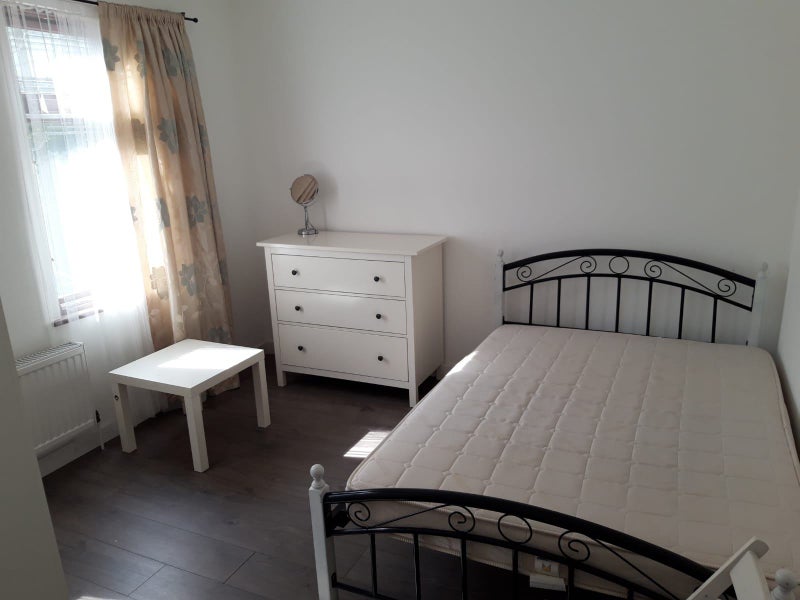 'Double room near Grays Train station' Room to Rent from SpareRoom