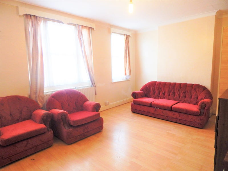 'Abbotsbury Road, Morden, Surrey, SM4 5LJ' Room to Rent from SpareRoom