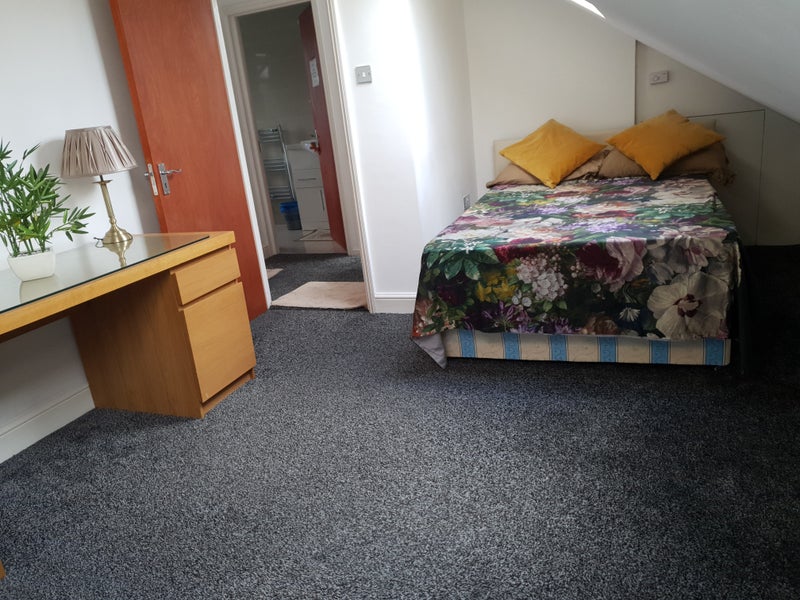 'Room For Rent in Ilford, Gants Hill' Room to Rent from SpareRoom