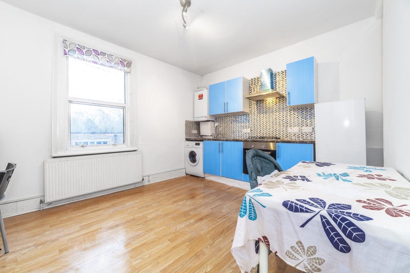 '2Bed flat Open Plan Kitchen in Tottenham N17' Room to Rent from