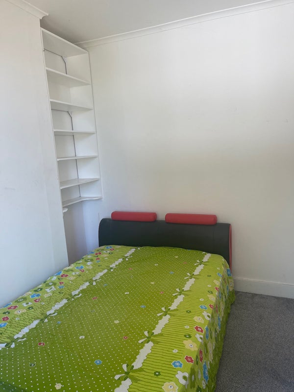 'Double room in Dagenham east' Room to Rent from SpareRoom