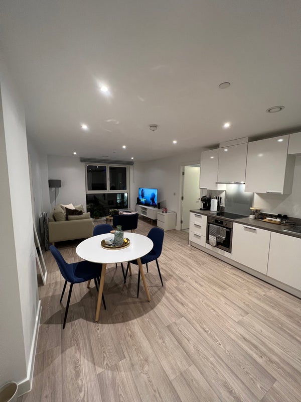 'Fully furnished double room in Salford Quays ' Room to Rent from SpareRoom