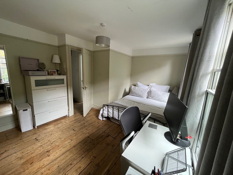 'Large double room in Clapham Common with garden' Room to Rent from