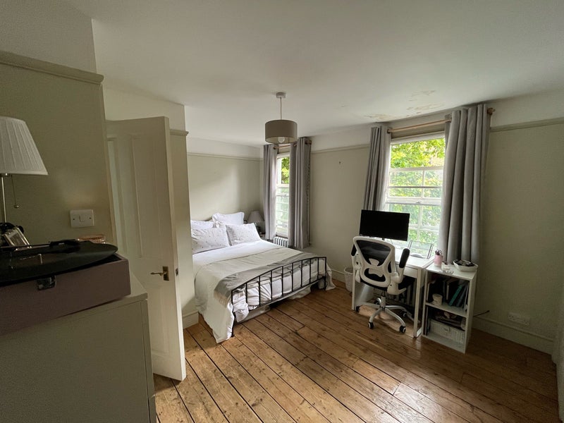 'Large double room in Clapham Common with garden' Room to Rent from
