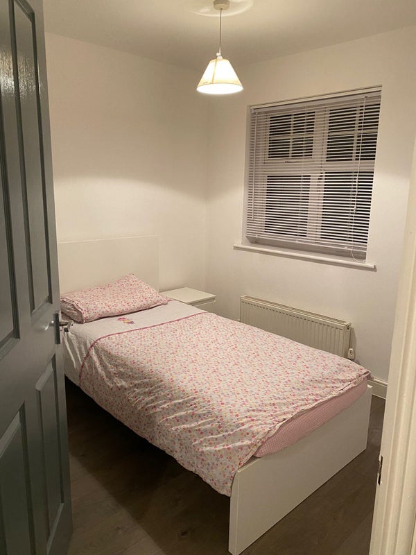 '2 bedroom shared flat, all bills included.' Room to Rent from SpareRoom