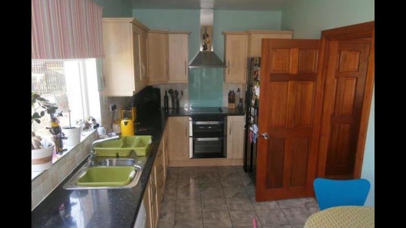Photo 5: Kitchen