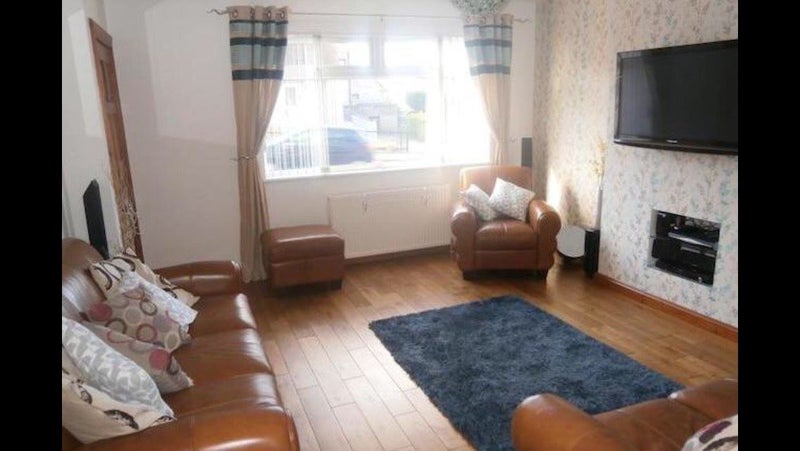 Photo 4: Living room