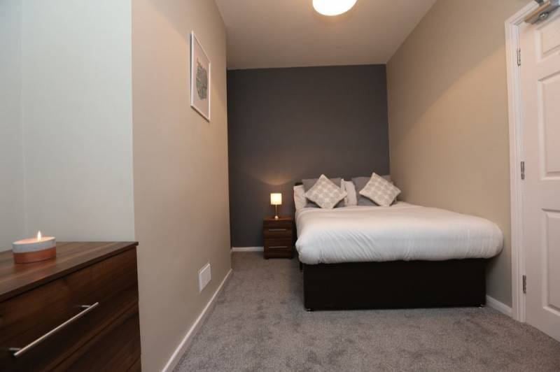 'Rooms For Couples And Singles' Room to Rent from SpareRoom