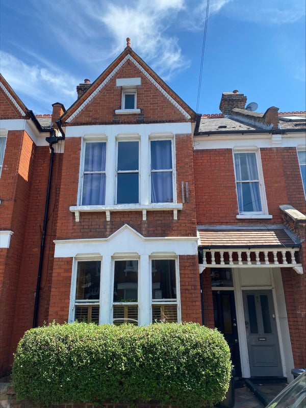 '2 Bed Whole Flat Clapham South' Room to Rent from SpareRoom