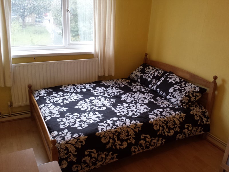'A Double room near Queen Mary University E1,Zone 2' Room to Rent from