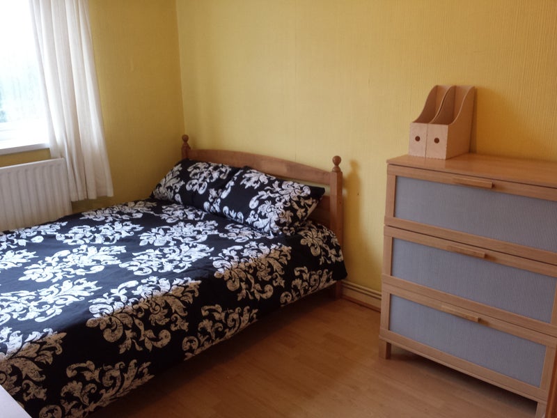 'A Double room near Queen Mary University E1,Zone 2' Room to Rent from