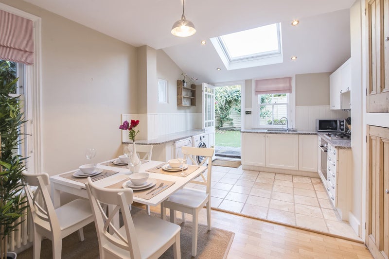 'Lovely Room in the Heart of Abbeville Village ' Room to Rent from