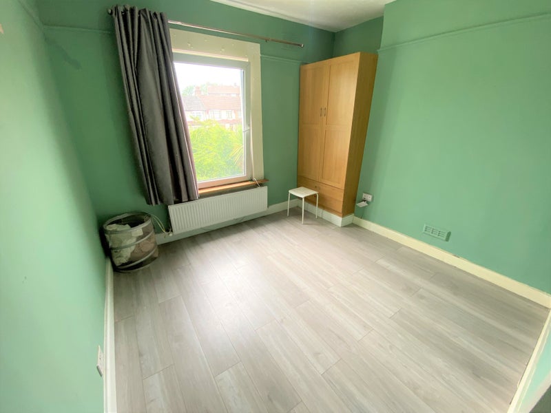 “3 Bedroom Flat Available in Wood Green N22 *.*” from SPARE ROOM.co.uk