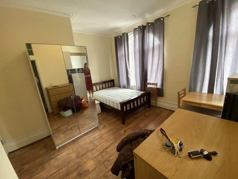 'F743a/01 Double studio Finchley Rd NW11' Room to Rent from SpareRoom
