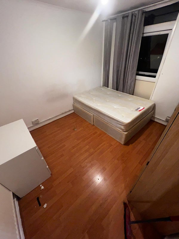 'Amazing Flat/2Rooms AvlStepney Green****' Room to Rent from SpareRoom