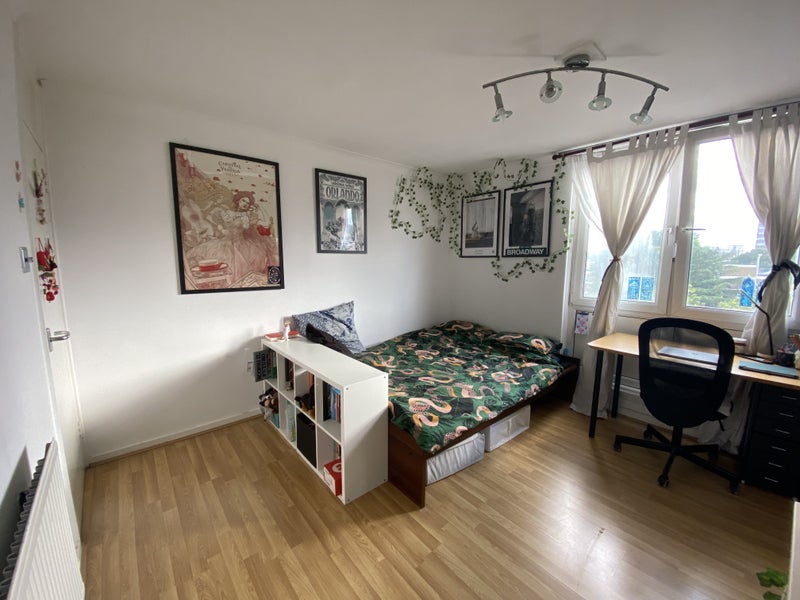 Photo 1: room
