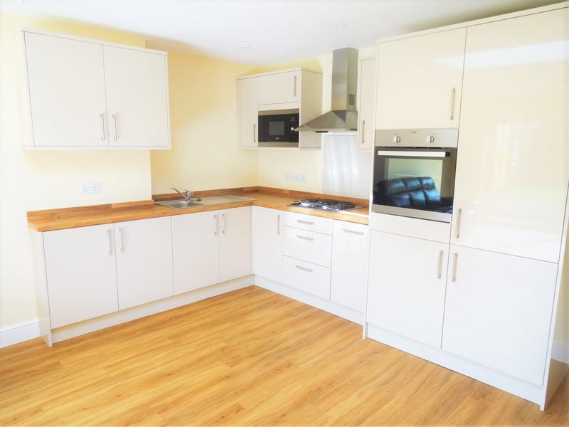 'Durnsford Road, Wimbledon Park, London, SW19 8HQ' Room to Rent from