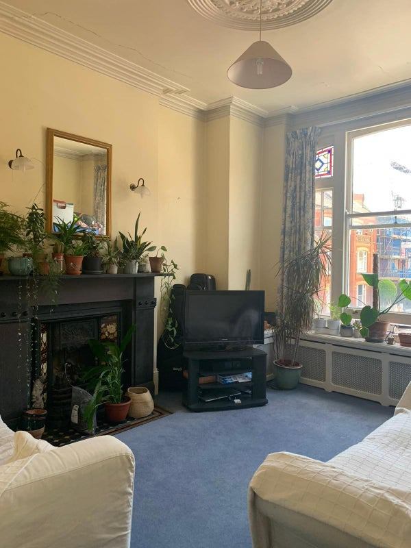 '3 bedroom flat in Fulham/Putney Bridge' Room to Rent from SpareRoom