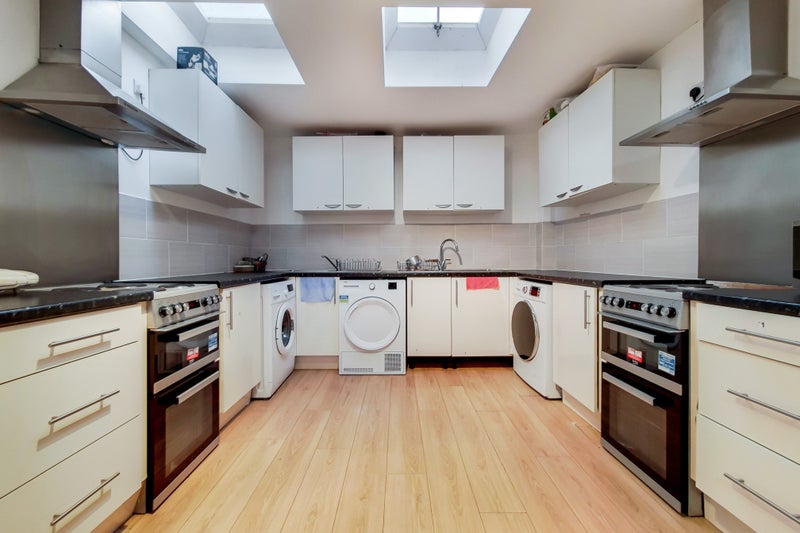 'Studio Flat. Bills INC. Well Located. Hounslow' Room to Rent from